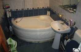 Apartament de vanzare, 3 camere, cu boxa la subsol si garaj, zona Kaufland!