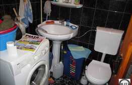 Apartament de vanzare, 3 camere, cu boxa la subsol si garaj, zona Kaufland!