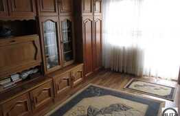 Apartament de vanzare, 3 camere, cu boxa la subsol si garaj, zona Kaufland!