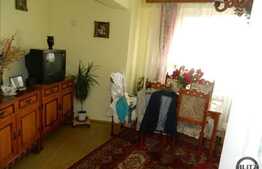 Vanzare 3 camere, decomandat, 61 mp, etaj intermediar, zona strazii Bucuresti!