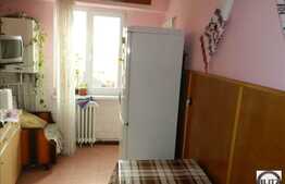 Vanzare 3 camere, decomandat, 61 mp, etaj intermediar, zona strazii Bucuresti!