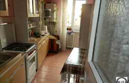 Vanzare 3 camere, decomandat, 61 mp, etaj intermediar, zona strazii Bucuresti!