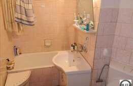 Vanzare 3 camere, decomandat, 61 mp, etaj intermediar, zona strazii Bucuresti!