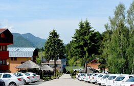 Complex turistic cu randament de 12.5%, 4000 mp, 45000 mp teren, piscina, baza sportiva, Fundata