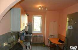 Vanzare 3 camere,  decomandat, 60 mp utili, balcon, zona Iulius Mall!