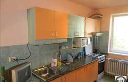 Vanzare 3 camere,  decomandat, 60 mp utili, balcon, zona Iulius Mall!