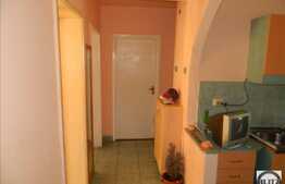 Vanzare 3 camere,  decomandat, 60 mp utili, balcon, zona Iulius Mall!