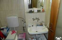 Apartament de vanzare, 3 camere, decomandat, boxa la subsol, loc de parcare!