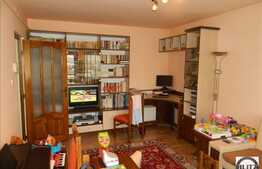 Apartament de vanzare, 3 camere, decomandat, boxa la subsol, loc de parcare!