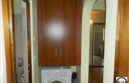 Apartament de vanzare, 3 camere, decomandat, boxa la subsol, loc de parcare!