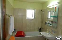 Apartament de vanzare, 3 camere, decomandat, boxa la subsol, loc de parcare!