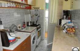 Apartament de vanzare, 3 camere, etaj intermediar, boza la subsol, zona Big!