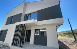 Duplex de vanzare semipasiv cu pompa de caldura, panouri solare fotovoltaice, 120 mp, 300 teren, Chinteni  