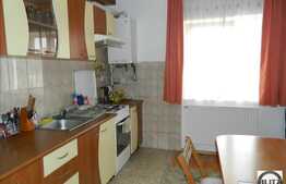 De vanzare, 2 camere, etaj intermediar, loc de parcare si boxa la subsol incluse