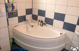 Apartament cu 2 camere, decomandat, 55 mp utili, parcare, zona strazii Lunii