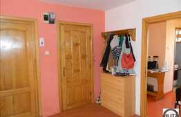 Apartament de vanzare, 4 camere,boxa la subsol, 2 locuri de parcare incluse!