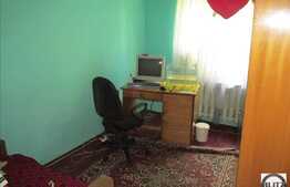 De vanzare 3 camere, decomandat, 65 mp, 1 boxa la subsol, zona strazii Gh. Dima!