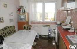 Apartament de vanzare, 3 camere, etaj intermediar, loc de parcare inclus!