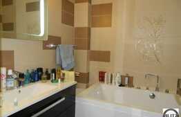 De vanzare, 3 camere, etaj intermediar, loc de parcare, zona Edgar Quinet!