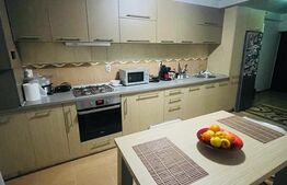 Apartament 2 camere, decomandat, etaj intermediar, parcare, zona Porii