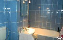 Apartament de vanzare, 4 camere, etaj intermediar, boxa la subsol, zona Campului