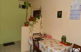 Apartament de vanzare, 4 camere, etaj intermediar, boxa la subsol, zona Campului