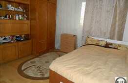 Apartament de vanzare, 4 camere, etaj intermediar, boxa la subsol, zona Campului