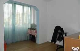 Apartament de vanzare, 4 camere, etaj intermediar, boxa la subsol, zona Campului