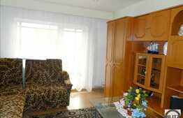 Apartament de vanzare, 4 camere, etaj intermediar, boxa la subsol, zona Campului