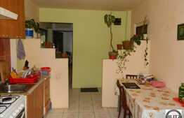 Apartament de vanzare, 4 camere, etaj intermediar, boxa la subsol, zona Campului