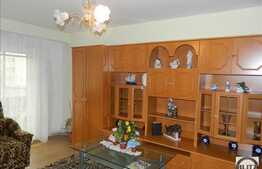 Apartament de vanzare, 4 camere, etaj intermediar, boxa la subsol, zona Campului