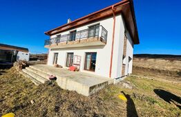 Casa individuala finisata de 5 camere, 3 bai, 174 mp utili, teren 700 mp si panorama superba la intrare in Chinteni