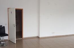 Spatiu comercial cu vitrina, 54 mp, in Sannicoara