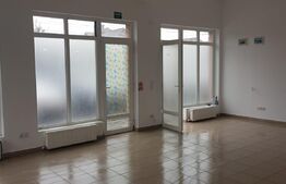 Spatiu comercial cu vitrina, 54 mp, in Sannicoara