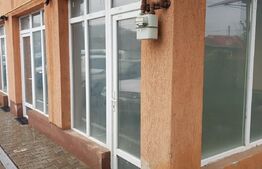 Spatiu comercial cu vitrina, 54 mp, in Sannicoara