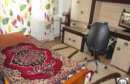 Apartament 3 camere, decomandat, 64 mp utili, boxa la subsol, zona strazii Lunii