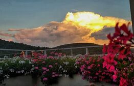 Apartament 3 camere, terasa de 63 mp, parcare, Vivo