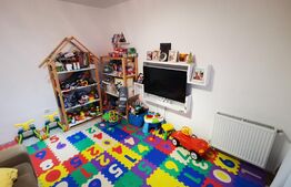 Apartament 2 camere decomandat, etaj intermediar, cu parcare și 2 balcoane, zona Terra