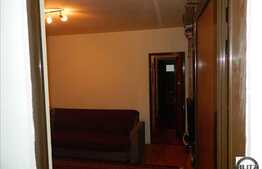 Vanzare 3 camere, 51 mp utili, 1 loc de parcare, boxa la subsol, zona linistita!