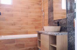 Apartament 3 camere, modern, parcare, 60mp, zona Teilor