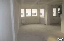 Apartament de vanzare, 3 camere, etaj intermediar, loc de parcare inclus!