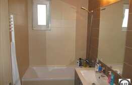 De vanzare 2 camere, 47 mp utili, zona hotelului Royal! Boxa pentru depozitare!