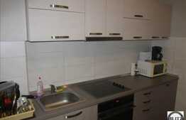 De vanzare 2 camere, 47 mp utili, zona hotelului Royal! Boxa pentru depozitare!