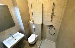 Apartament cu 3 camere, 75 mp, nemobilat, parcare, zona Semicentrala