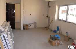 1 camera, semifinisat, 37 mp, cu loc de parcare, zona Teilor