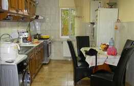 Apartament 4 camere, 80 mp utili, decomandat, nemobilat, zona Kaufland !