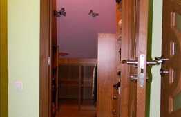 Apartament de vanzare, 3 camere, cu scara interioara, loc de parcare si boxa!