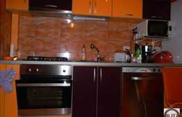 Apartament de vanzare, 3 camere, cu scara interioara, loc de parcare si boxa!