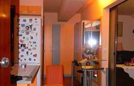 Apartament de vanzare, 3 camere, cu scara interioara, loc de parcare si boxa!