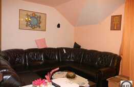 Apartament de vanzare, 3 camere, cu scara interioara, loc de parcare si boxa!